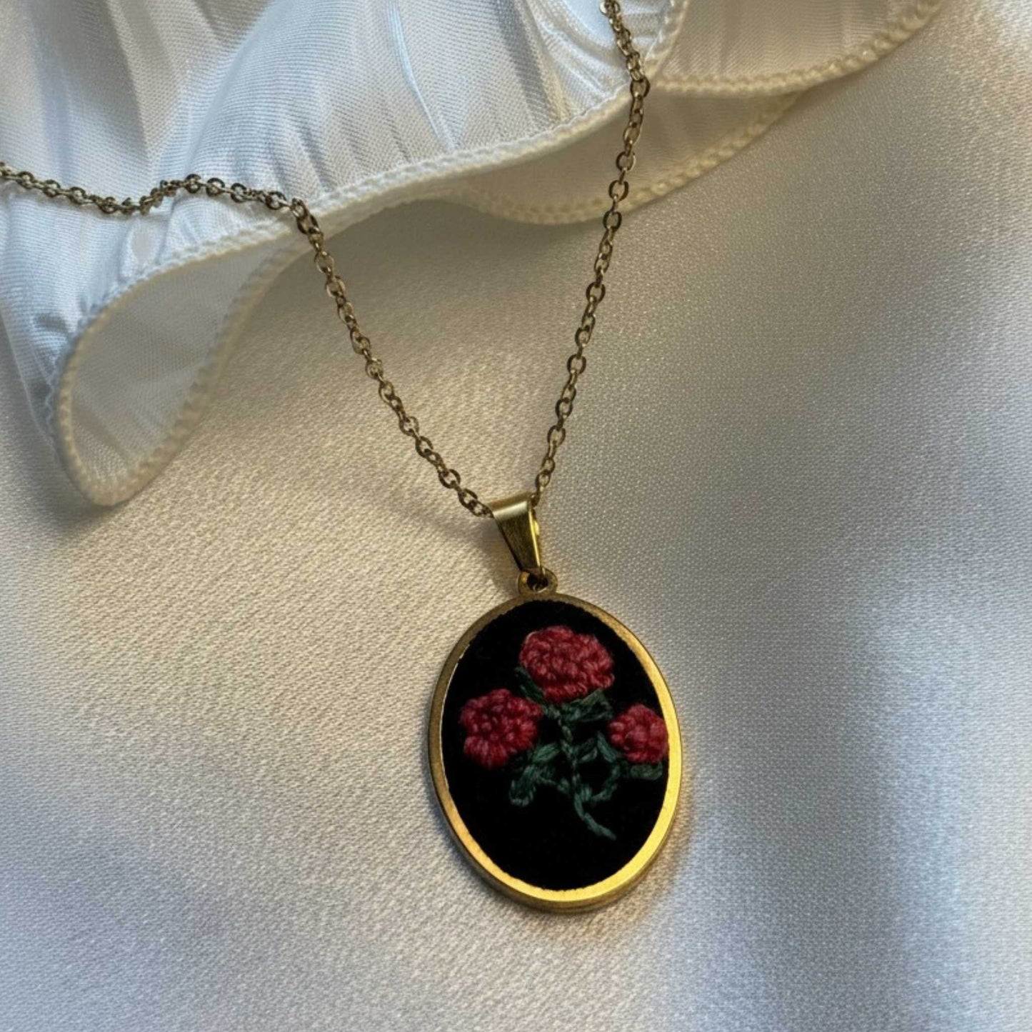 colar Rosas do Campo