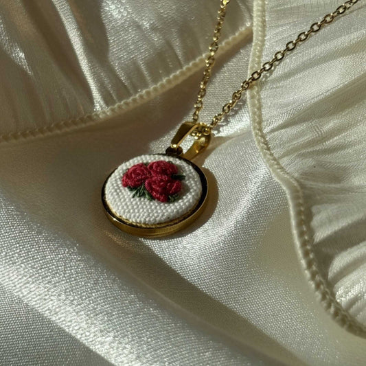 Colar Flor Três Rosas