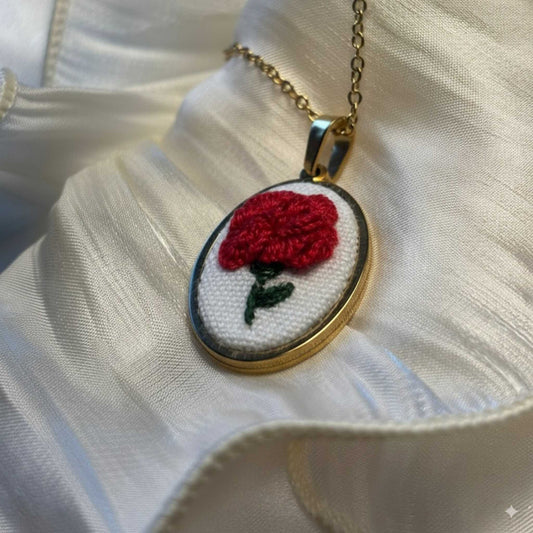 Colar Flor Cravo da Lierdade