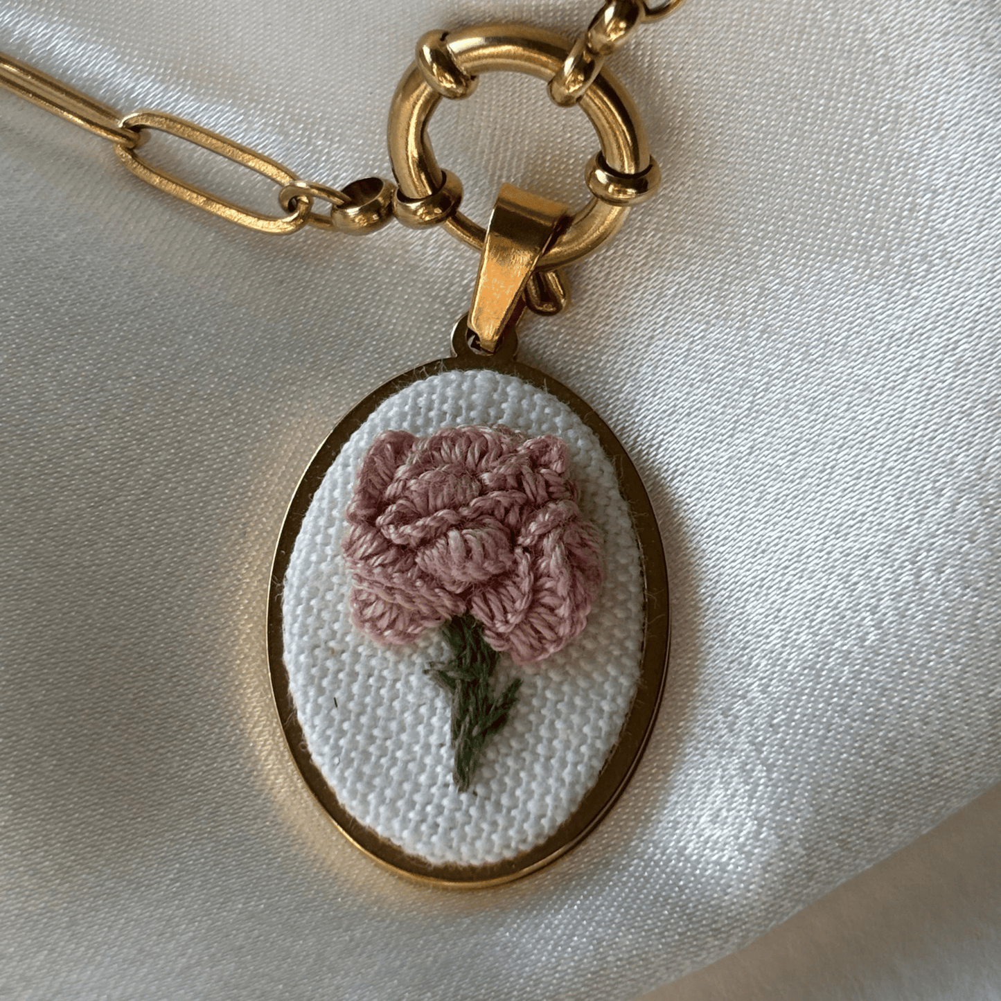 Colar Flor cravo cor de rosa