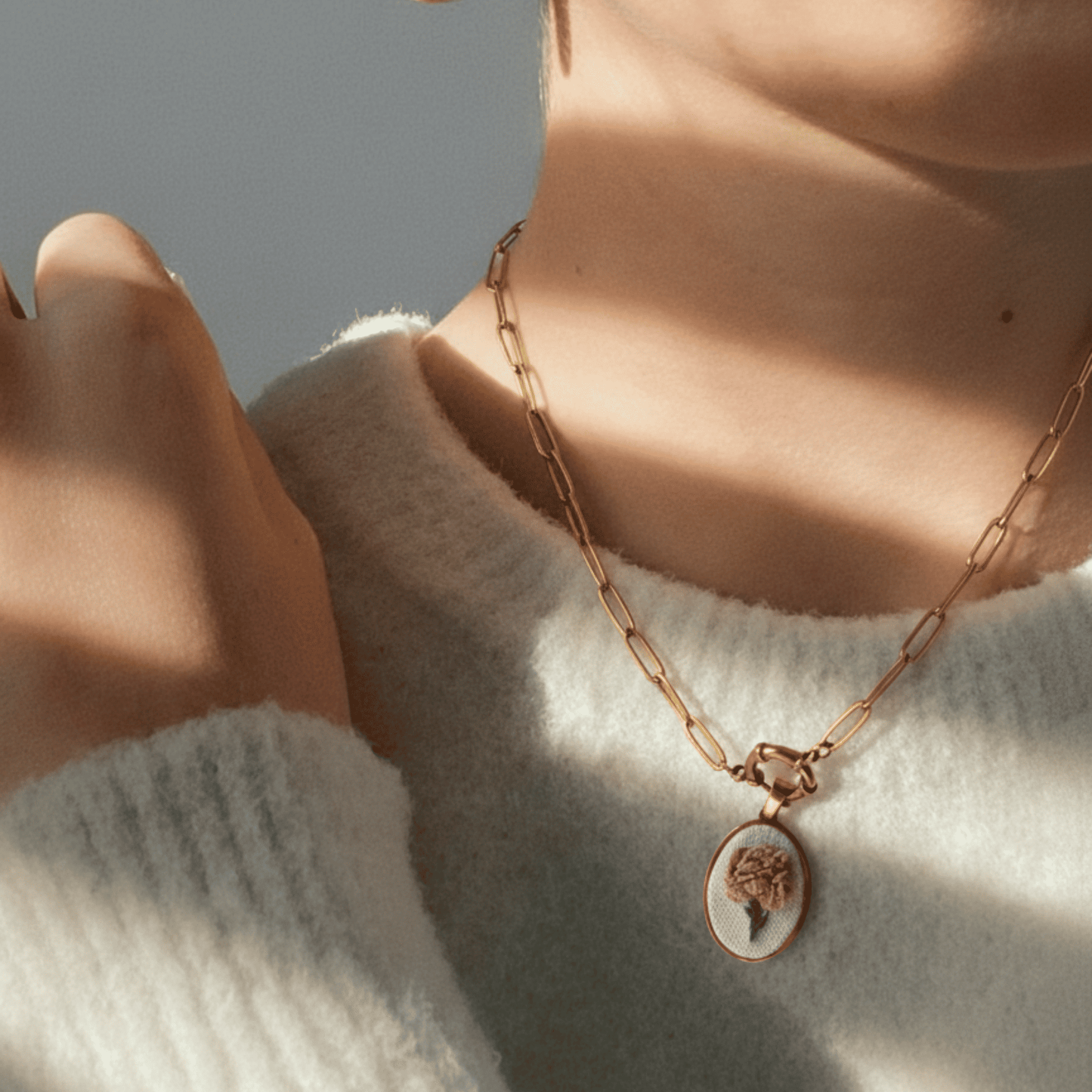 Colar Flor cravo cor de rosa