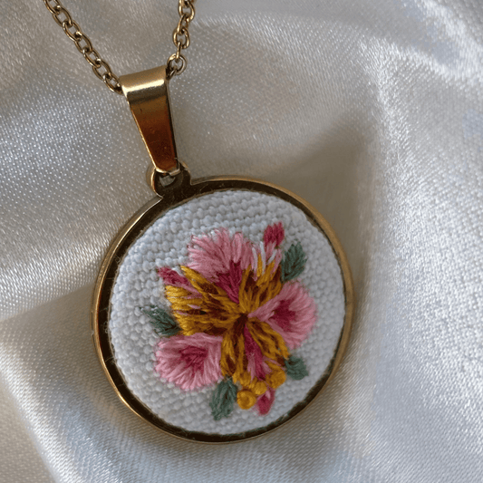 Colar Flor Astromelia