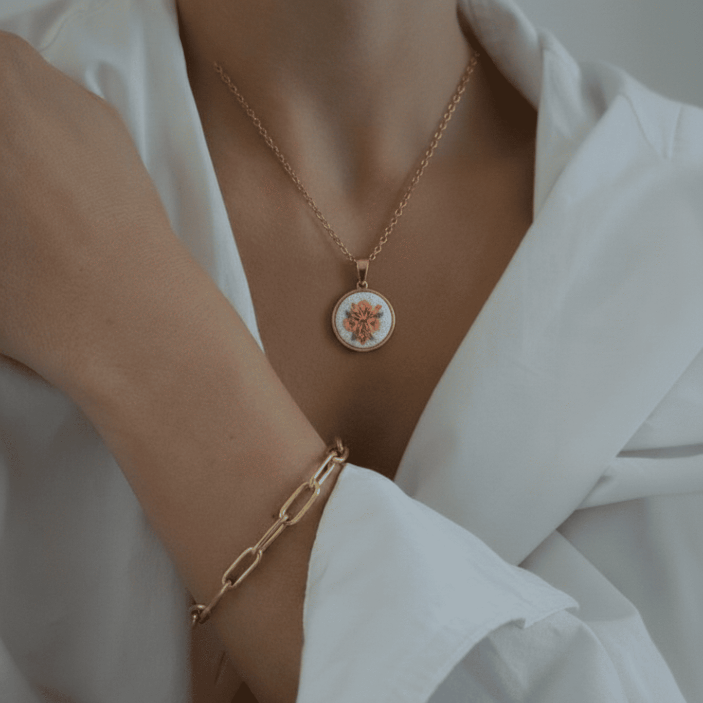 Colar Flor Astromelia