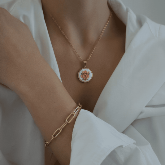 Colar Flor Astromelia